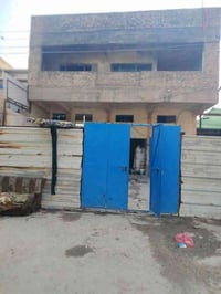 #بنايه تجارية للبيع  المساحة 200  الوجه 10 نزال 20  تحتوي على ثلاث محل...