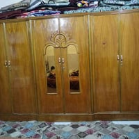 كنتور • خشب ثقيل • نظيف