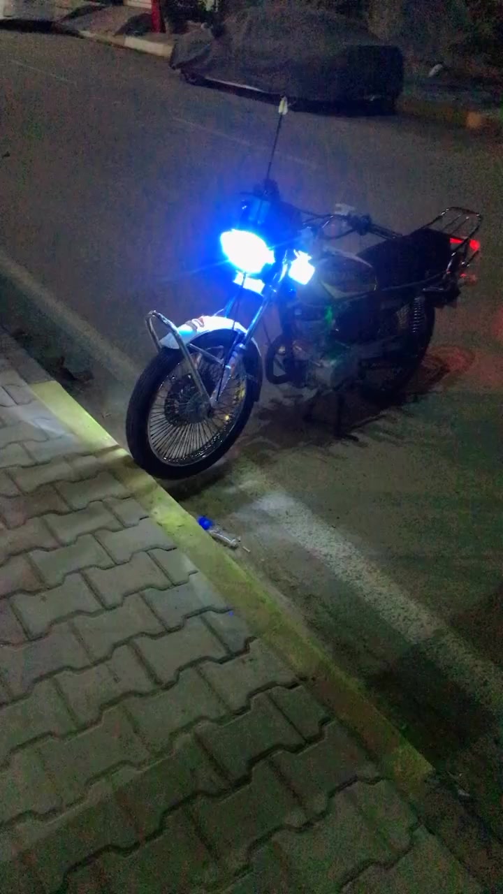 سلام عليكم دراجه تايكر موديل ٢٣ دراجه. مكفوله.  اي نقص ما بيهه ادور مراوس دراجه رياضي   ماكو رياضي ابيع سعر ٥٠٠ وبيهه مجال خابرني ***********راسلني وات سآب مكاني ديالي كنعان بيك خير ودلل
