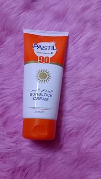 واقي شمس • SPF ٩٠ • فيتامين E