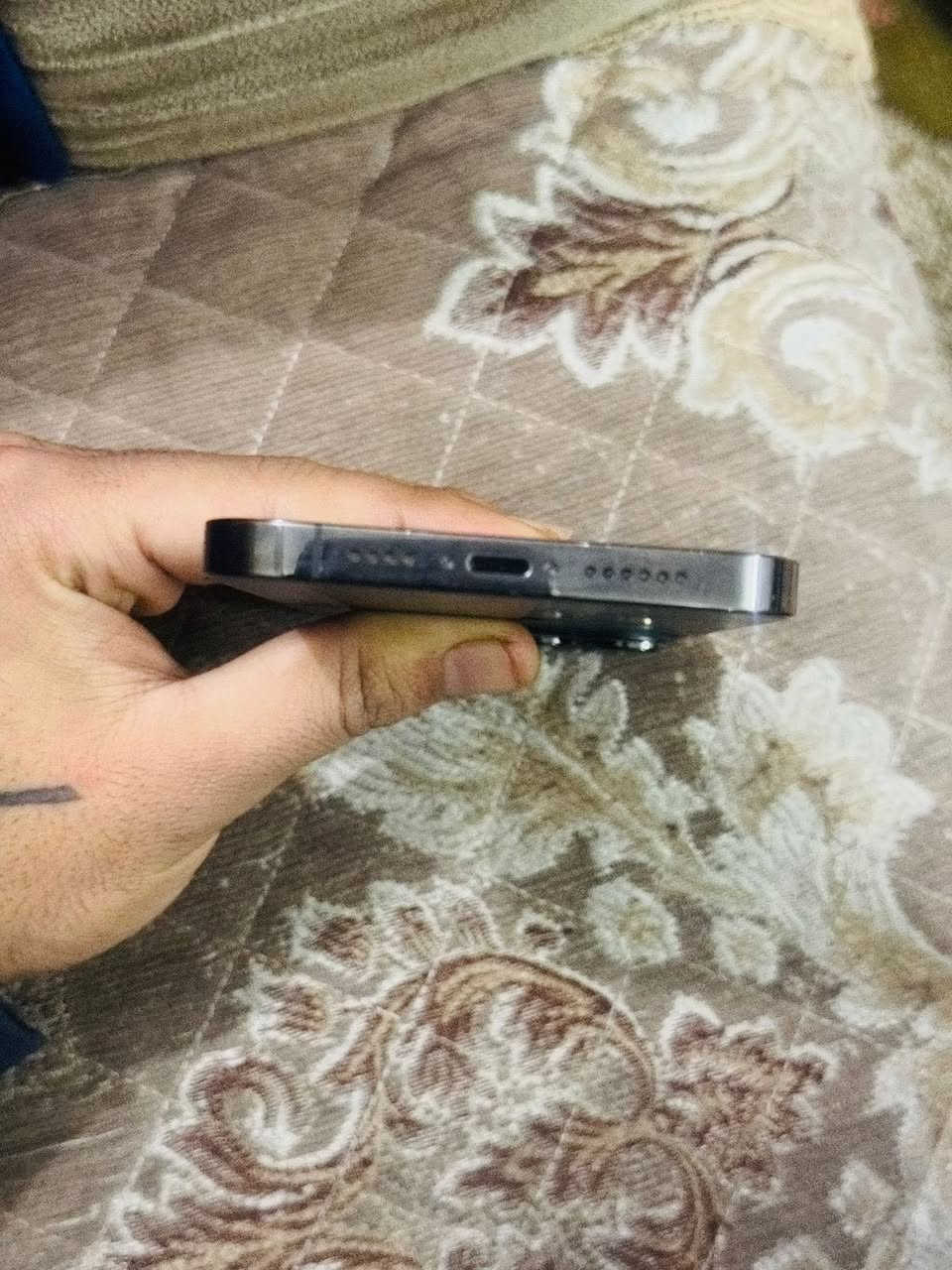 سلام عليكم ايفون 13 برو ماكس ذاكره 256 بطاريه 75 جهاز جديد ما مفتوح مكاني بغداد الشعله رقمي وتساب ***********
