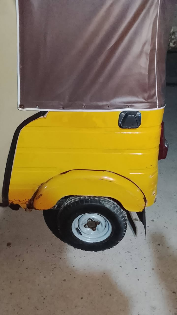 سلام عليكم  شباب تكتك لبيع موديل 16شهر 4تكتك نضيفه بيهة بس هاي ضربه بل لغد مكينه نجفته ستوني  بدي عشريد مكينه عشرين عوزه بس كبريتر وقمجي مال كلج  نقص سعره 3000وبيه مجال قليل مكاني بغداد مدينه صدر رقمي بس وتساب ***********
