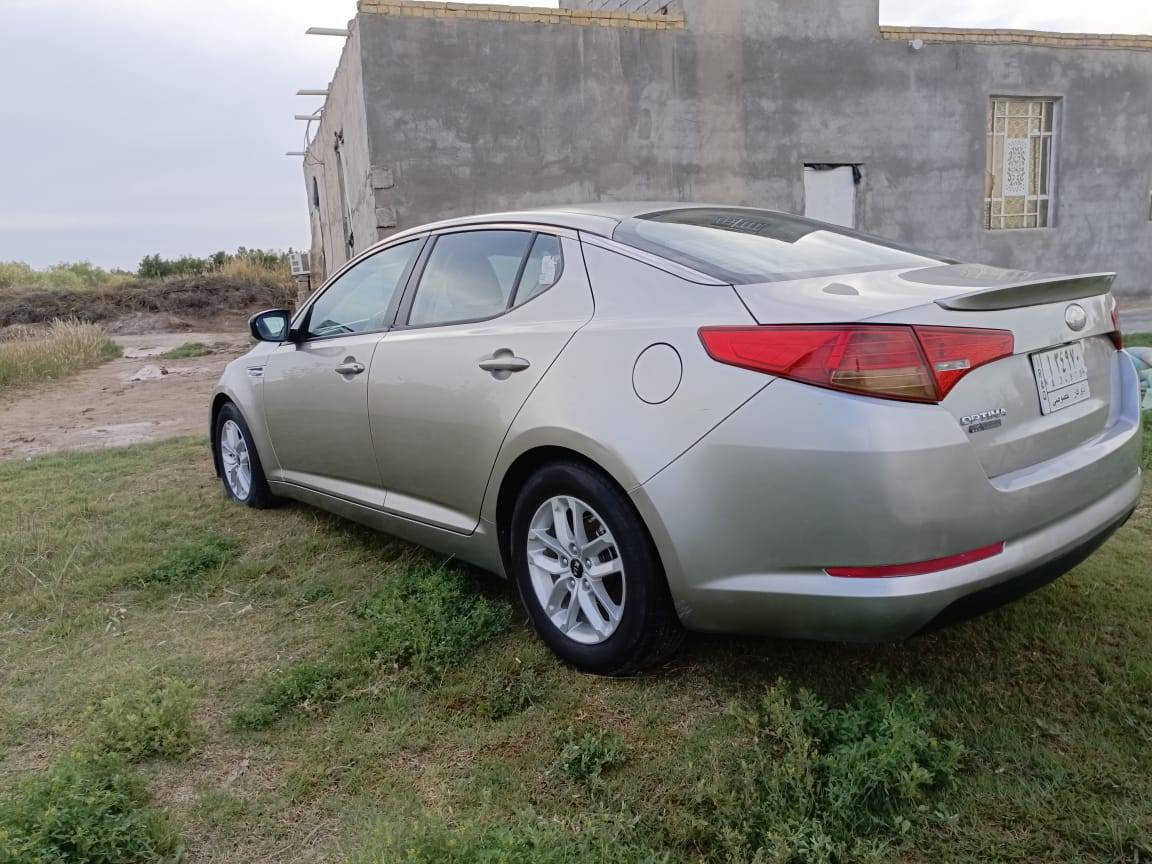 السلام عليكم 
كيا اوبتيما 2013 خليجي 
السياره مكفوله ضربه وتبديل وفتح وبارد وخياس كفاله عامه     مواصفات كلش حلوه شاشه كبيره وكامره دواره حساسات خلفيه شفتات استيرن ويل كب عدد خمسه تبريد قطعتين داخل عسلي تحكم استيرن جهتين السياره جديده جداً بوضع الشركه كير محرك تبريد حداديه تخم تاير باتري كله جديد وشرط الفحص  للاستفسار*********** مكاني الشطره
