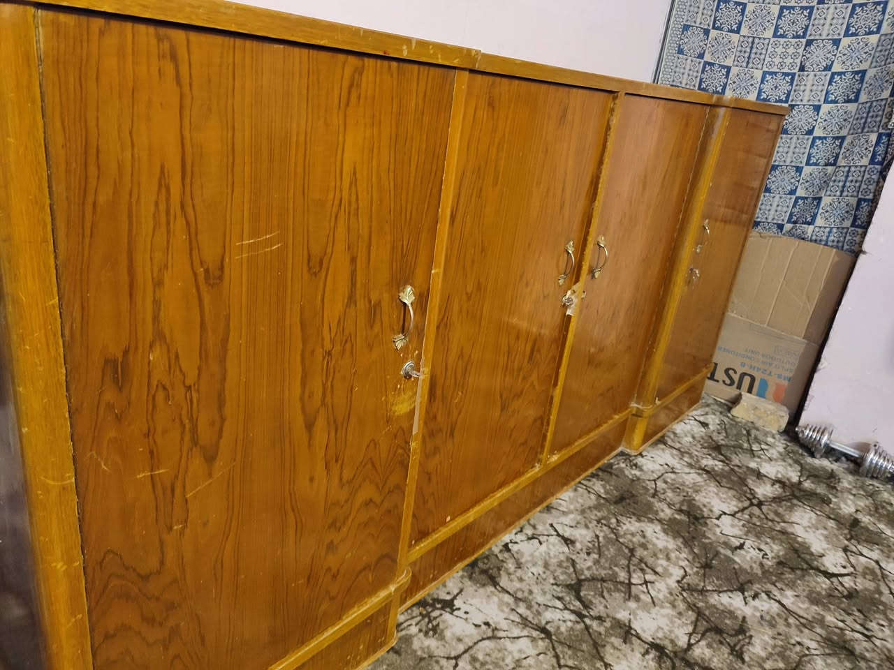 السلام عليكم ، بوفية تسگام درجة اولى اربع ابواب  خشب قوي جداً جداً على الفحص . نظافة 80٪ للبيع  السعر  135  وبيها مجال بسيط حگ الجية وبخدمة الطيبين


**إذا كنت صاحب هذا الإعلان وتريد حذفه لأي سبب، رجاءا أرسل رسالة إلى الدعم الفني**