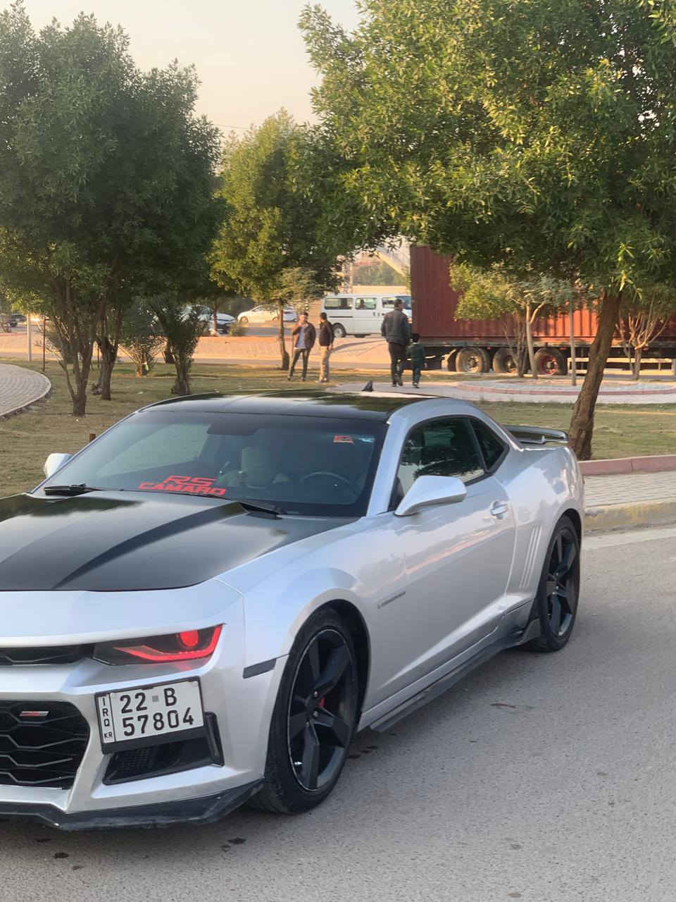 سلام عليكم
كمارو 2015
بجم محدث 
السياره كلش نظيفه 
محرك 6 سلندر 
لون سلفر 
تشغيل عن بعد 
كراسي كهرباء
تحكمات ستيرن 
شاشه 
صدر امامي خلفي نظيف 
سستم صوت 
شفتات سرعه 
ويل ٢٠
بجم زنون 
حادث السياره جاملغ امامي ايمن وجاملغ خلفي ايمن بدون دواخل 
مكان السياره: بغداد الدوره
سعر : 115 ورقه
الرقم: ***********
