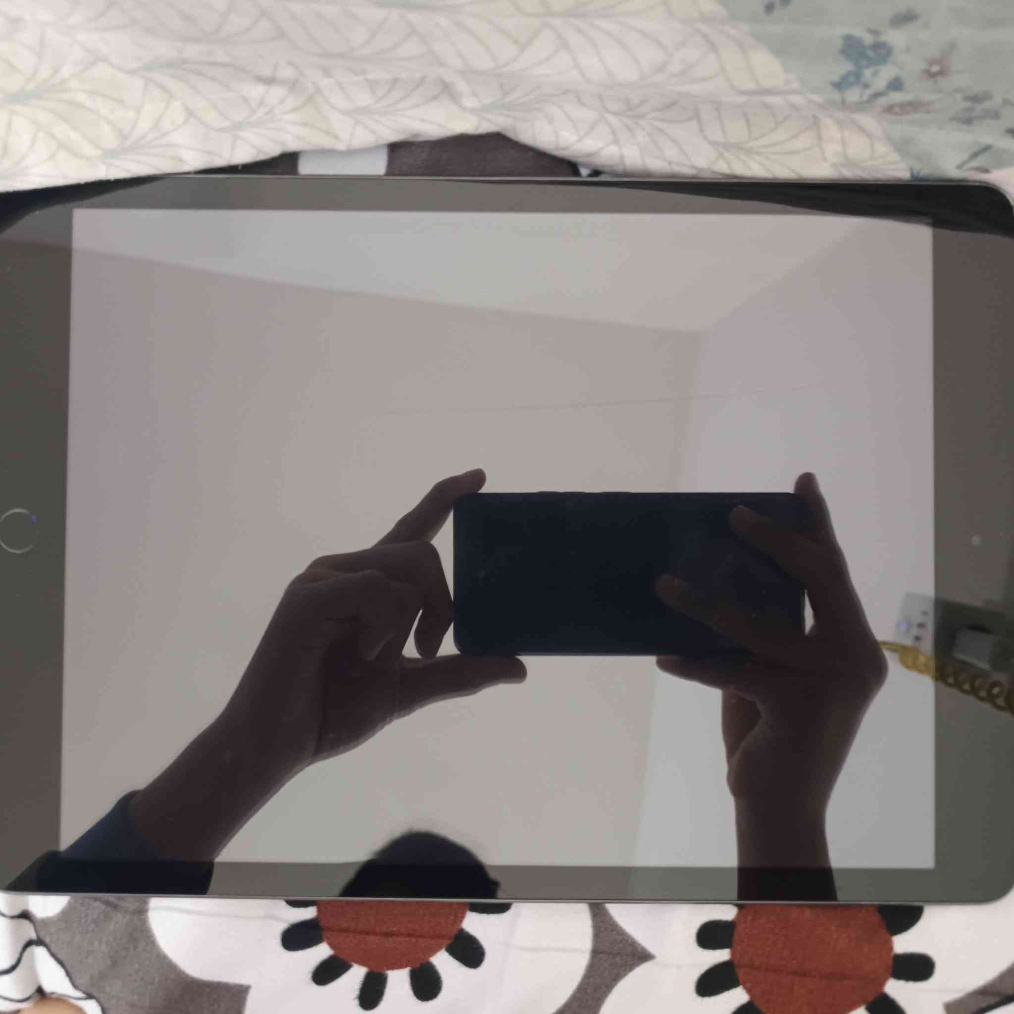 ايباد سفن محتركه شاشته للبيع ب70 و بي مجال بسيط
للتواصل : *********** 
العنوان بغداد الزعفرانيه اربع شوارع
