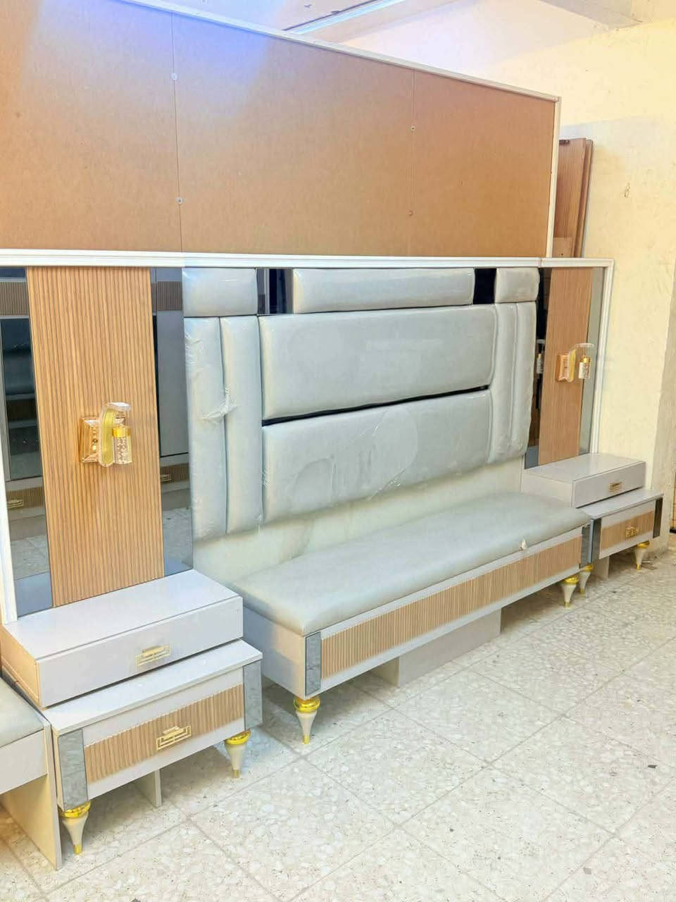 ✨ غرفة تركي 🇹🇷 ماركه اصلي
7قطع 
نظام سلايت
سرير مخزن عملي اناره شغاله 
 قماش وتر بروف أصلي
✨ نظافة 95/💯
السعر  / 650 
 شد ونقل مجاني داخل بغداد
توصيل للمحافظات بأسعار رمزية


**إذا كنت صاحب هذا الإعلان وتريد حذفه لأي سبب، رجاءا أرسل رسالة إلى الدعم الفني**