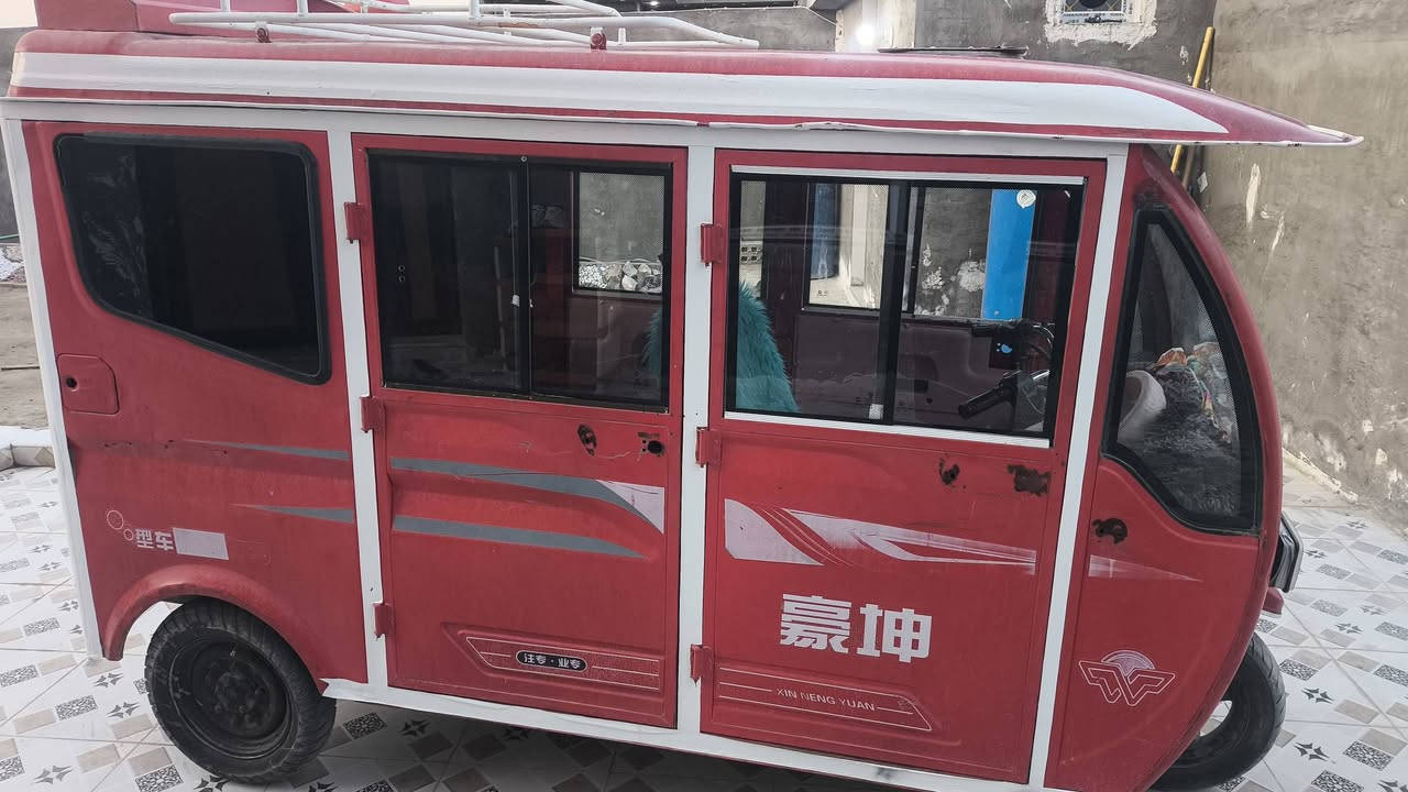 سلام عليكم تكتك اوراق اصوليه 
خمسه راكب          موديل 2017
محرك 25مامفتوح ولا ملعوب بي
كهربائيات خلفيه واماميه شغاله
سعره واحد وثمن ميه18000
بابل جبله
***********
