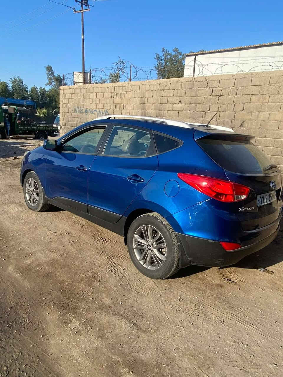 السلام عليكم.
توسان  مديل 2015 فول عدا الفتحة.سيارة ليبل واحد كلهة بلاد عدا باب صبغ فقط والباقي مكفولة بلا ايرباك ولاجيك بسمي السيارة بغداد حي جميلةسعرها 135 وبيها مجال بسيط 

***********
