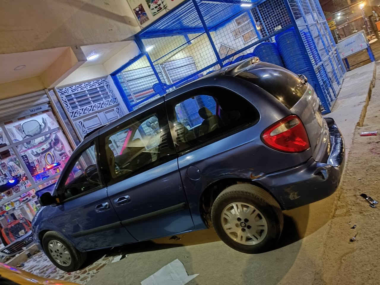 السلام عليكم دوج كرفان موديل 2007 رقم انبار مميز 7 راكب مكينه المرغوبه 3300 مكينه كير صدر تبريد تدفئه كله جديد بيهه مكانان ابيع احزام وحالين بيهه طختين يرادلهن تسويهن وبشرط تحويل للبيع او مراوس شعندك نزل سيارة  السعر 70 وبيهه مجال للشراي حلوة مجبزه مكاني بغداد وهذا رقمي للاستفسار *********** ابو عزوز
