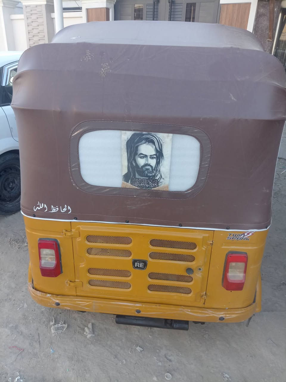 السلام عليكم تكتك مديل ٢٠ رقم انكليزي تحويل مباشر هاي صور كدام لعين نظيفة محرك مكفول. العنوان الحمزة الغربي حي العسكري شارع طه ***********
