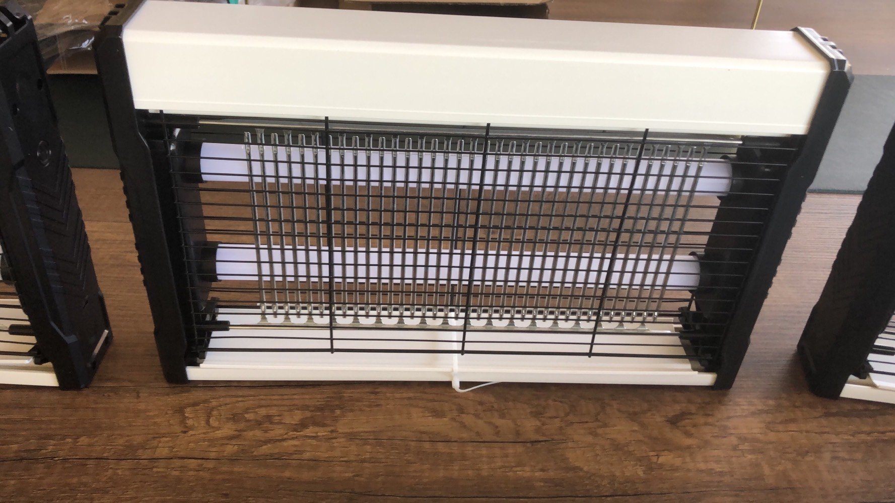 عرض خيالي : قانصة ذباب احترافية - ٢شمعه -تشتغل بكفاءة عالية ولاتحتاج الى تيار كهرباء عالية، مزودة بسلسلة وتكدر تعلقها وتصير منضدية ،وهي تعمل بنظام UPS يعني شاحن تلفون 
متوفرة بثلاثة احجام: صغير ٨٠٠٠دينار /المتوسط ١٠٠٠٠دينار/الكبيرة ١٢٠٠٠دينار
مع كل قطعه شاحن نقال مجاني
الكميه محدودة 
