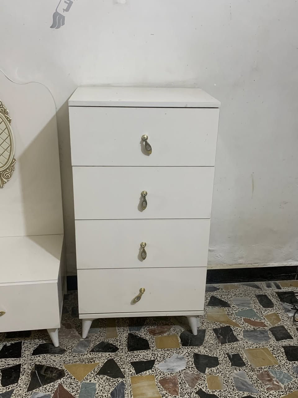 السلام عليكم غرفه للبيع نظيفه جدا مبيها ضرر ٧ قطع والدوشك هديه السعر ٤٧٥ وبيها مجال للشراي فقط مو شراي لا تراسل للتواصل خاص ماسنجر او رقم ‭٠٧٧٤ ٨٠٣ ٣١١٩‬ واتساب مكان كفاءات العبيدي
