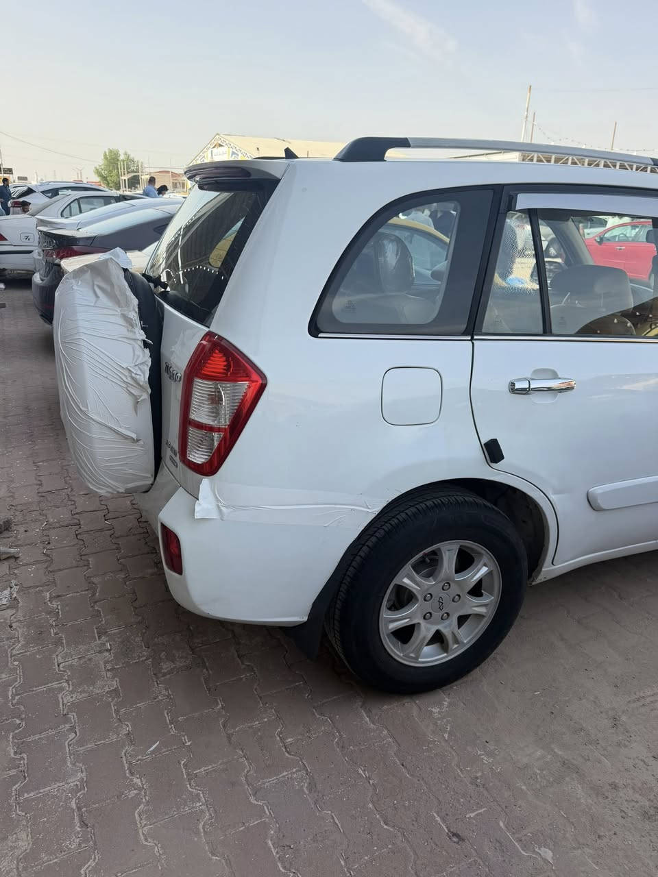 تيكو مديل 2012  رقم بغداد دولي بأسمي
كير و مكينة و تبريد مكفولات 
بيه ربع الباب الخلفي بي صبغ
ماشية 110 الف كيلو 
شاة وكامرة وحساسات 
كشنات جلد جدد 
فتحة سلايت شغال
خمسة ويل كب 
مكان السيارة النجف
السعر 58 ورقة
***********
