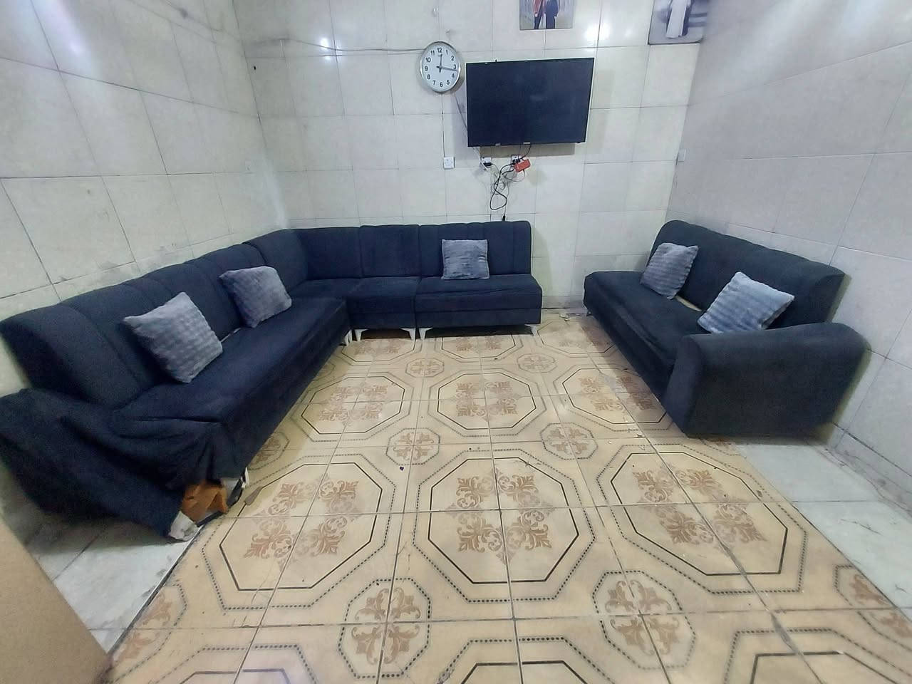 السلام عليكم  تخم للبيع كامل بي اضرار بسيطه  السعر 150 رقم الهاتف ***********
