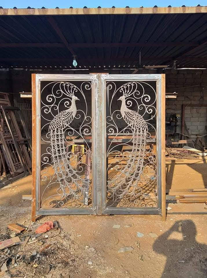 السلام عليكم حداد متجول تصليح بيبان وشبابيك وشد سقايف اي شي عندك تصليح بالبيت يخص الحداده اتصل واجيك للبيت *********** ابو محمد الحداد
