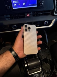 عندي ايفون 16 بروماكس ذاكره 256 بطاريه 93 نظيف  للاتصال 07750555059