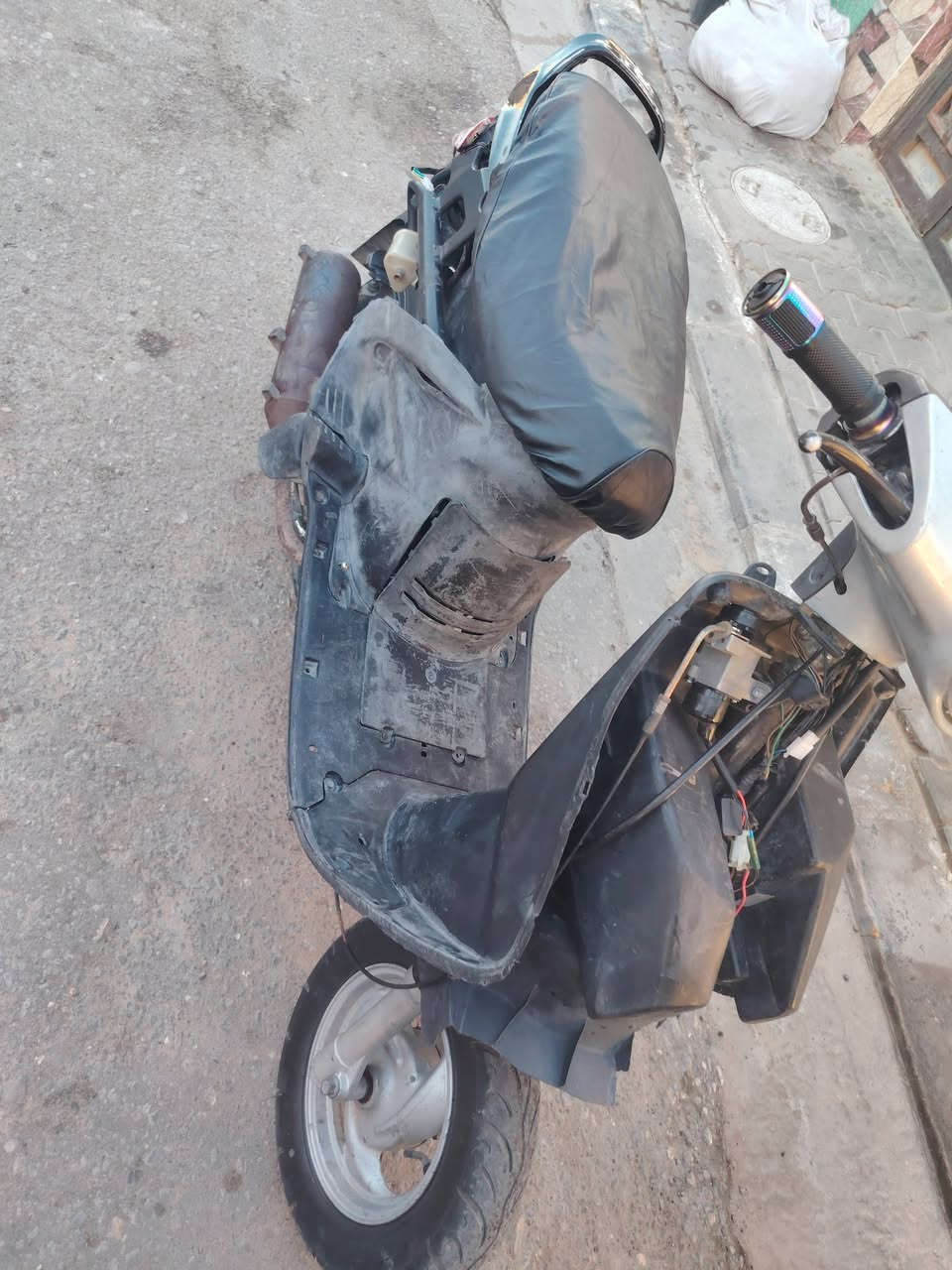 السلام عليكم دراجه للبيع فراشه دراجه حلوه نظيفه سعر  250..... ***********....  نجف حي العسكري
