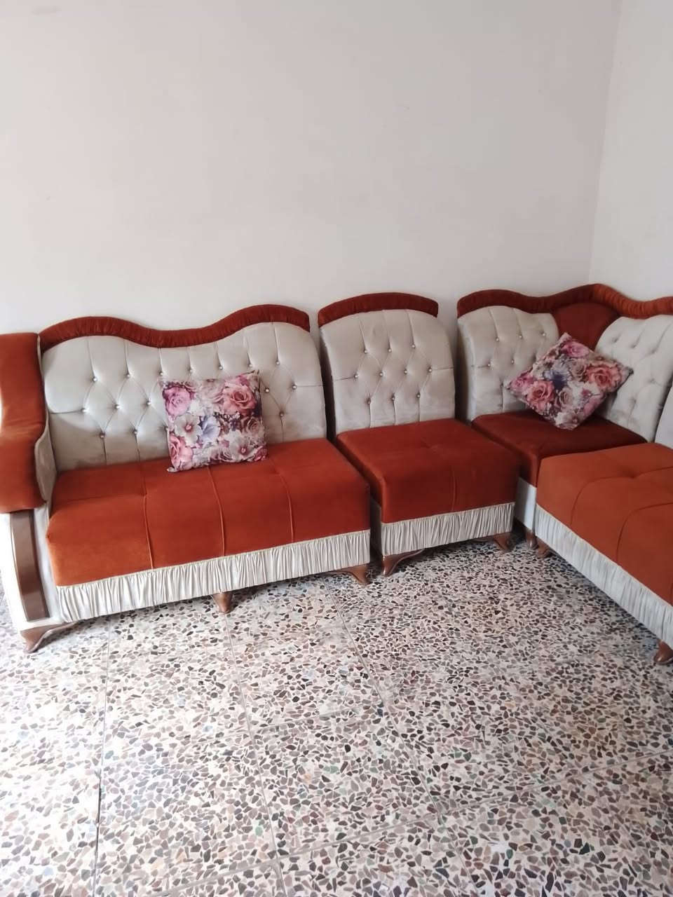 السلام عليكم  قنفات تفصال حسب طلب مو جاهزات ورديئات نوعيه ممتازه من الاخشاب والقماش والاسفنج  ب ٩٠٠. مو جاهزات تفصيل بس كم شهر حتى محد استخدمهن😅 وهسه محتاج الاستقبال فحبيعهم مستعجل. مكان بغداد. ***********
