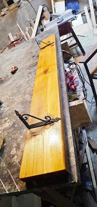 رفوف تعليك بهل شكل مع قاعدة التثبيت   الطول 143 / 144 cm عرض 18cm  الب...