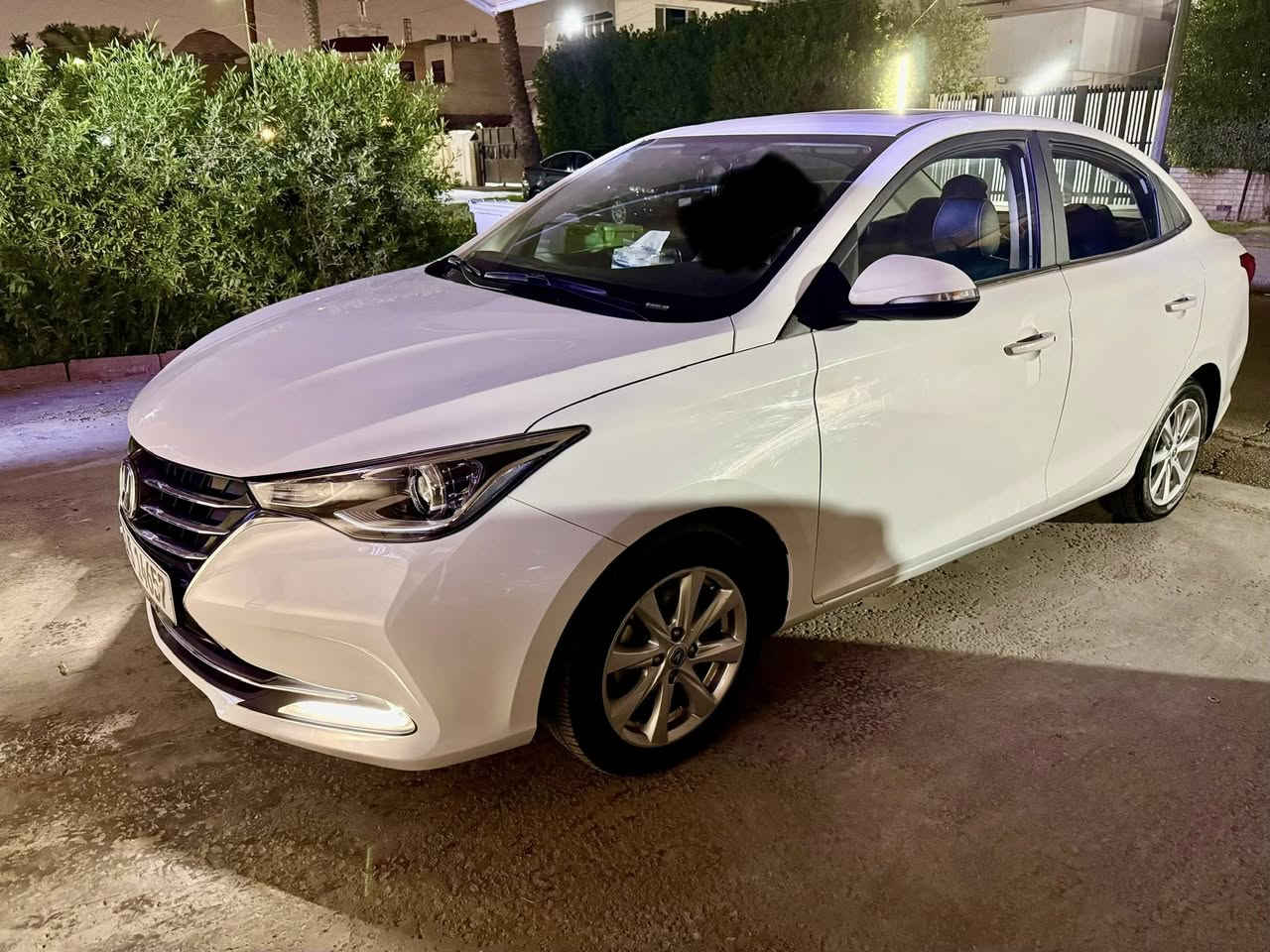 السلام عليكم
شانجان السفن موديل ٢٤ السيارة بلادية على وضع الشركة ماشية ١٥٠٠٠ قابلة للزيادة بيهه شكم مكان على كد اصبع تكحيل ورصعة بسيطة موضحة بالصورة وبيهه رصعات تقريبا ٨ مال حالوب السعر ٩٥ 
***********
