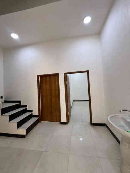 سلام عليكم بيت مساحه 100 لبيع الموقع البصره شط العرب فيروزيه شارع 16 يحتوي لبيت ع 2غرف  نوم ديوانيه صاله حمام خارجي  وداخلي راح يكون سعر 54 وبي مجال ***********
