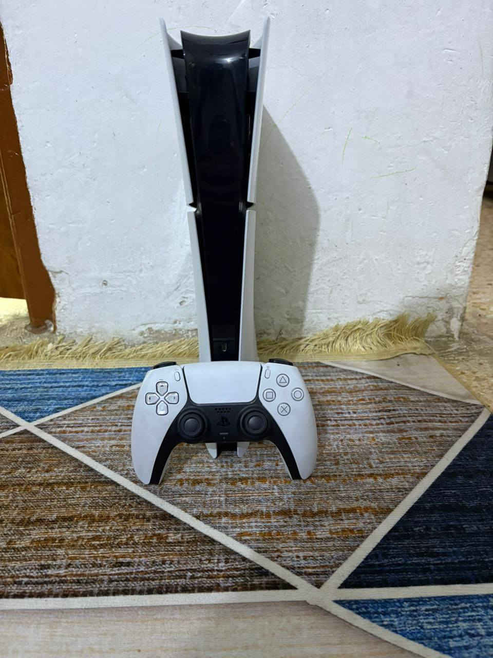 السلام عليكم بلي فايف نضيف جدا بدون قرص ديجتال السعر 500 بي مجال العنوان البياع الرساله الثانيه ***********
