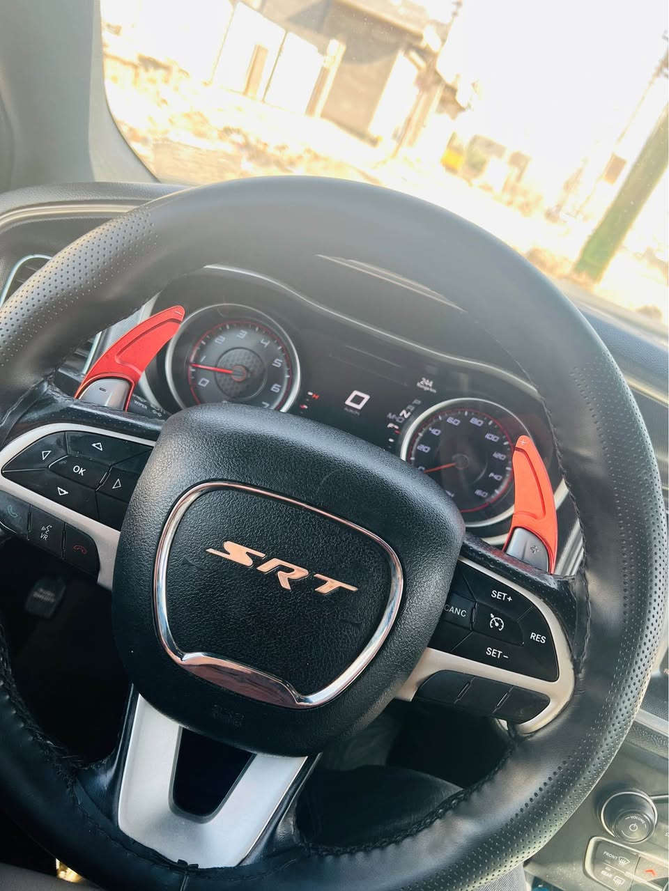 السلام عليكم
للبيع دوج جارجر RT 
موديل: 2018
اللون: سمنتي
العداد: 119,000 كم
المحرك: HEMI 5.7 V8
حالة المحرك والگيـر: غير مفتوح نهائياً 
الإضافات:
 • إضاءة LD متغيّرة الألوان
 • قمارة روز رايز
 • ويل 20 GT
 • بلك ريسنك
     •حداديه جديده
& ضرر سابق: جاملغ + باب
& بارد خفيف بالبيبان
السعر المطلوب: ١٧٨ ورقة
العنوان: البصرة – الصالحية
للاتصال: *********** البصرة, العراق
