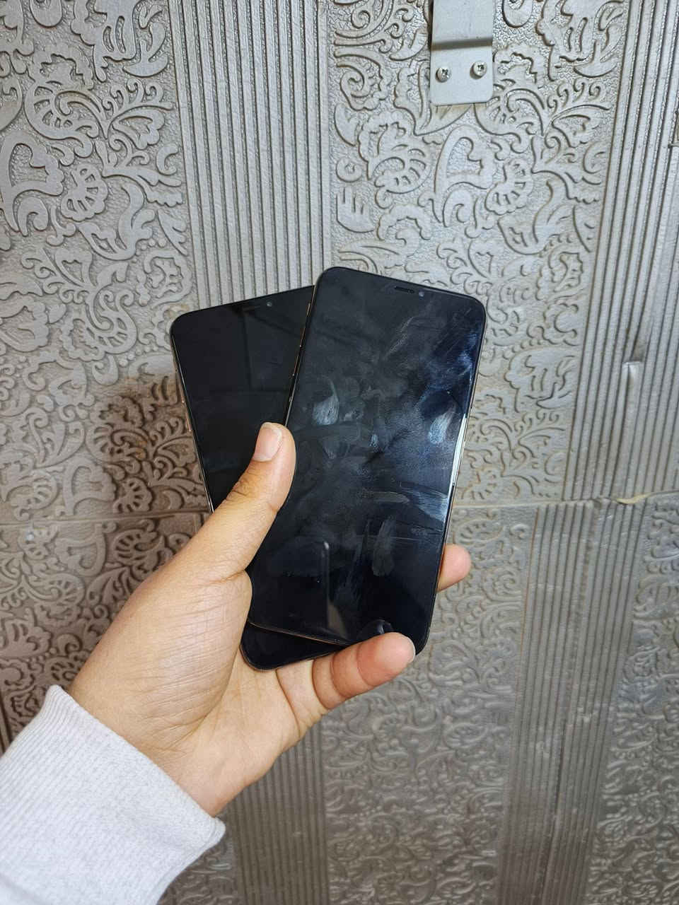 ايفون اكس ماكس قطتعين مبدلات شاشه وبطاريه فقط ذاكره 256 بطاريات 100 نضافه 95 % كامرات صوت نت شحن اتصال لمس كلهن فول مكاني حله سعر 175 
***********
