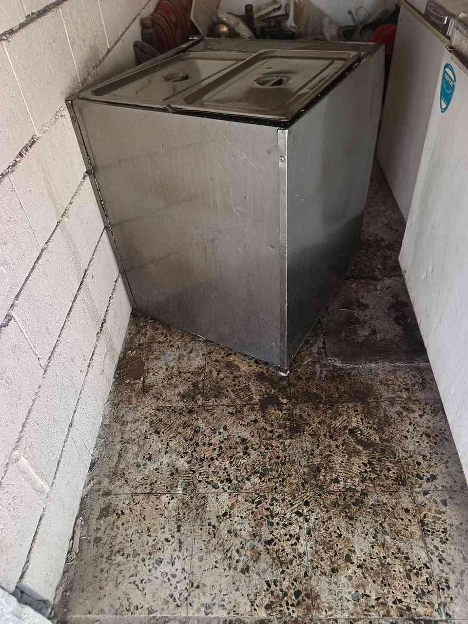 حمايا تمن ومرق لاصحاب المطاعم للبيع النضافه وسط مستعمله قليل .السعر125


**إذا كنت صاحب هذا الإعلان وتريد حذفه لأي سبب، رجاءا أرسل رسالة إلى الدعم الفني**