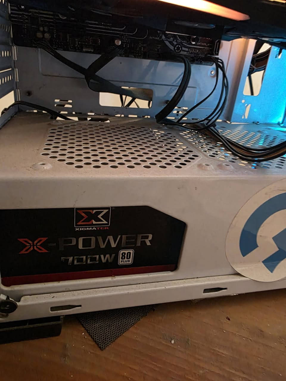 كيس للبيع
Cpu i7 12700f
Ram ddr4 32gb
Gpu rtx 3070 aorus master
M.2 ssd 1t
Psu 700w
Cpu cooler 240 ml
الكيس متروك ويرادله تنضيف فقط 
توصيل متوفر
السعر فقط كيس مليون ٥٠٠ وبي مجال وتدللون


**إذا كنت صاحب هذا الإعلان وتريد حذفه لأي سبب، رجاءا أرسل رسالة إلى الدعم الفني**
