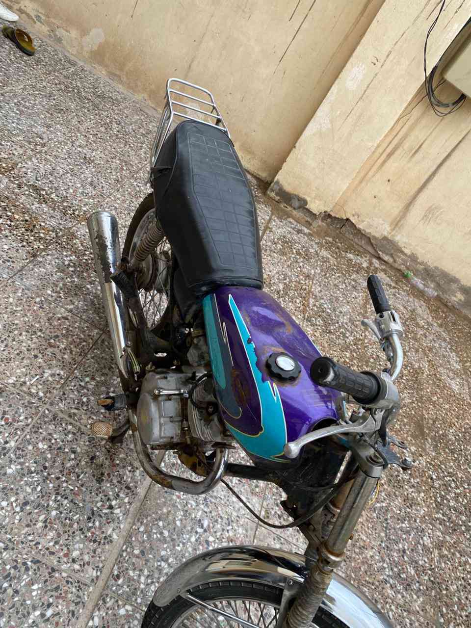 سلام عليكم شباب دراجة اربعة كير
الدراجة نضافة 75 مكينة جديدة كلشي مابيهة حتة مامفتوحة 
متوازي علا بيعتهة الدراجة كلك كلك السعر 150وبيهة مجال ***********مفتوح واتساب موجود
