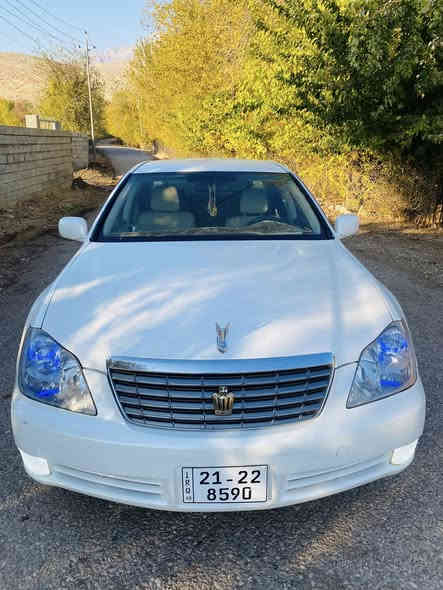 بەناوی خوای گەورە
شاهینە ٢٠٠٧ ساج مەلەکی بڕاوە 
کامل مەسروف کراوە ١٨٠ مەکینە بچوک گێڕ گەورە 
جامی هەڵ گیراوە برێکی بەستراوە 
گەرمیوو ساردی مەزبوت 
بێ تەقەو ڕەقە پێشوو دوای کەپسە 
سەقفی شوشەیە بەس شوێن موس بۆیاخە 
سیعر ٥٠ کەمێ مجال شوێن خوڕماڵ 
***********
