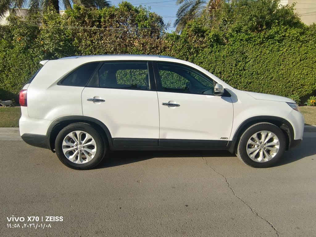 السلام عليكم 
للبيع كيا سورنتو EX وارد امريكي موديل 2014 فول مواصفات
حادث امريكه باب السايق والباب خلفي وجاملغ خلفي صبغ بدون دواخل 
وبل عراق بيها جاملغ خلفي عكس السايق 
فول مواصفات
الكير ومكينه خير من الله لا تنقيص ولا تبخير ولا رواجز ولا دوانز  ولكير ممتاز
فتحه سقف بنوراما
بصمه تشغيل 
بصمه ابواب 
مري شفط وقلاب 
اشاير بل مري وأناره ترحيب عند الدخول 
صندوك كهرباء 
كشنات جلد وكهرباء وتدفئه وتبريد بل كشنات وخزن ميموري 
شاشه وكامره وحساسات ورادار جانبي 
6 سلندر 
7 راكب 
3 قطع تبريد 
4 وضعيات قياده 
فور ويل 
ماشيه 189 مايل حقيقي 
 تخم تاير جديد 
***********
تخم تاير جديد 
السياره نقصها فقط الصدر الامامي نص عمر وباقي السياره جاهزه من كلشي 
رقم بغداد نكليزي وسنويه وهزه جدد 
مكان السياره بغداد السيديه 
السعر 148 وبيها مجال بغداد, العراق
