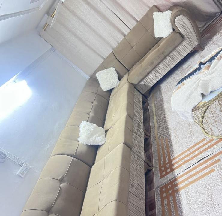 تخم. للبيع. 10. مقاعد.  السعر : ب200. الف اتصال ع رقم : ***********
