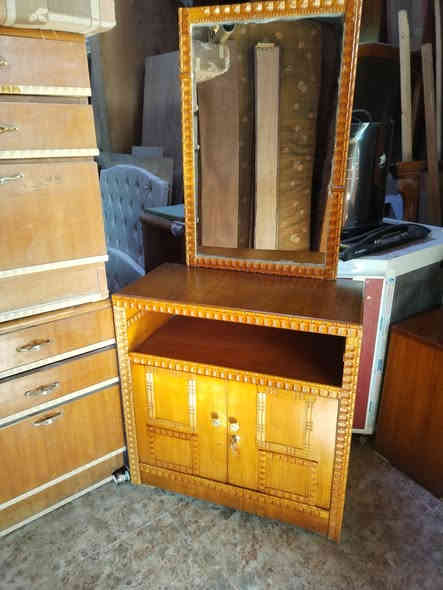 ٨٥ الف ميز تواليت صاج وزان ٥ملم عرض ٨٠سم ارتفاع ١٧٥ سم عمق ٤٠ سم. يحتوي رف وقفل *********** *********** نظافة كما هو موضح في الصور
