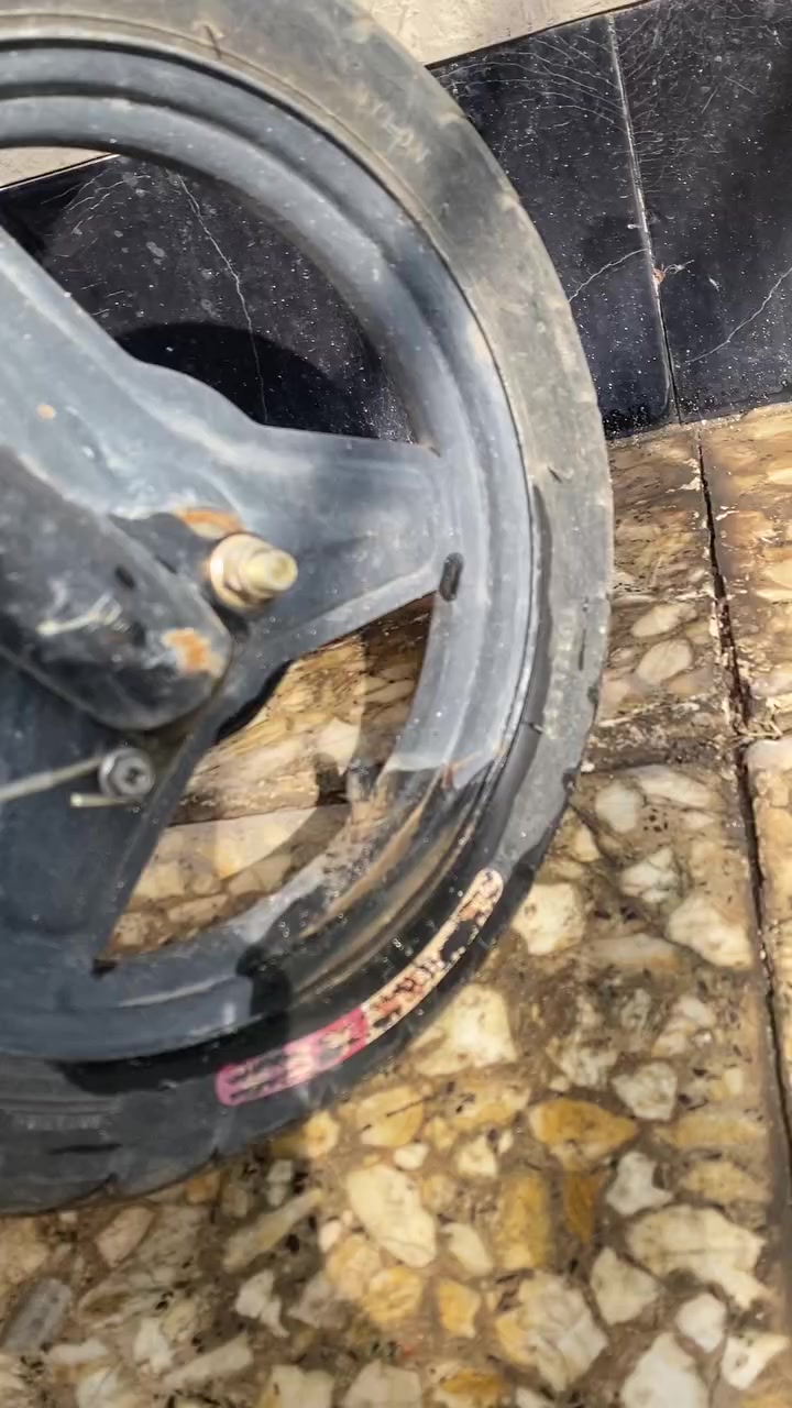 دراجه حجم ١٤ تحتاج بطاريات فقط رايدها ٨٥ وبيها مجال


**إذا كنت صاحب هذا الإعلان وتريد حذفه لأي سبب، رجاءا أرسل رسالة إلى الدعم الفني**