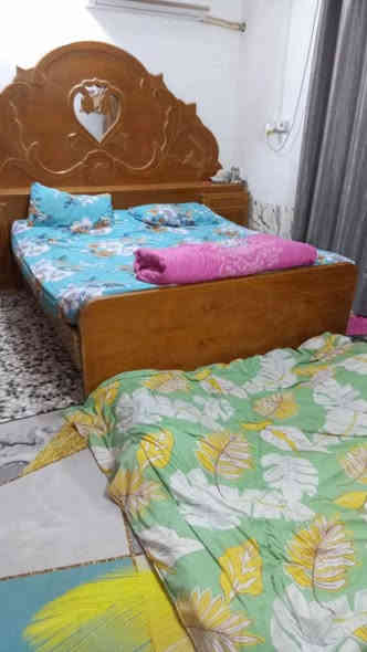 السلام عليكم بيت للبيع طابو صرف جهه شارع 80 قرب 

القريه مول المساحه 100متر 

قريب جدا على الشارع العام 

السعر 130او بي مجال 
الاتصال على الرقم 

***********
