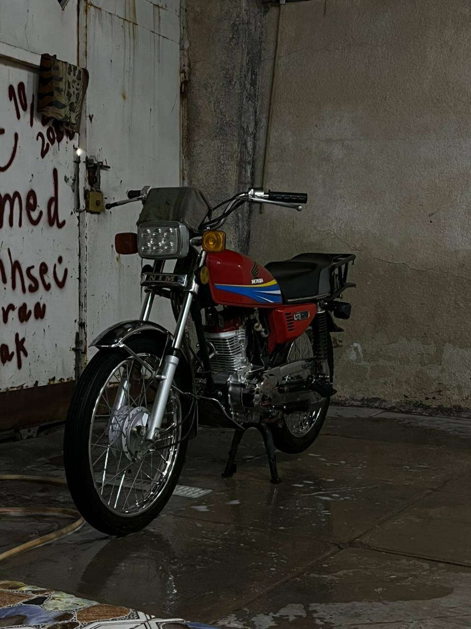 سلام عليكم شباب دراجة للبيع سعر 750 بيه مجال قليل مكان ميسان علي الشرجي *********** هاتف خاص مفتوح
