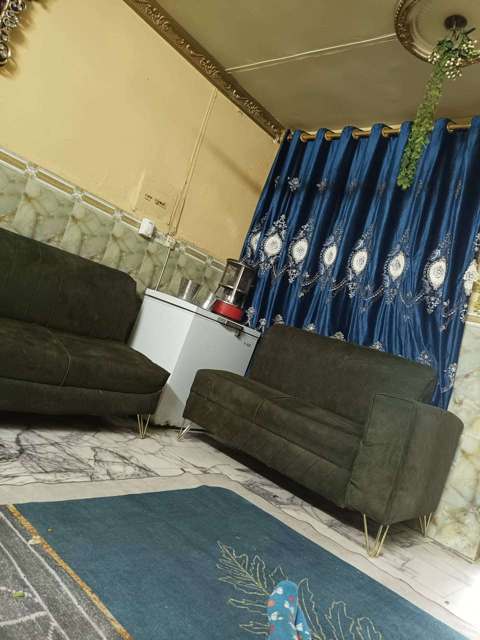 تخم 6مقاعد البيع بس رجلي يرادلهن ضب سعر 100بي مجال اتصال ***********
