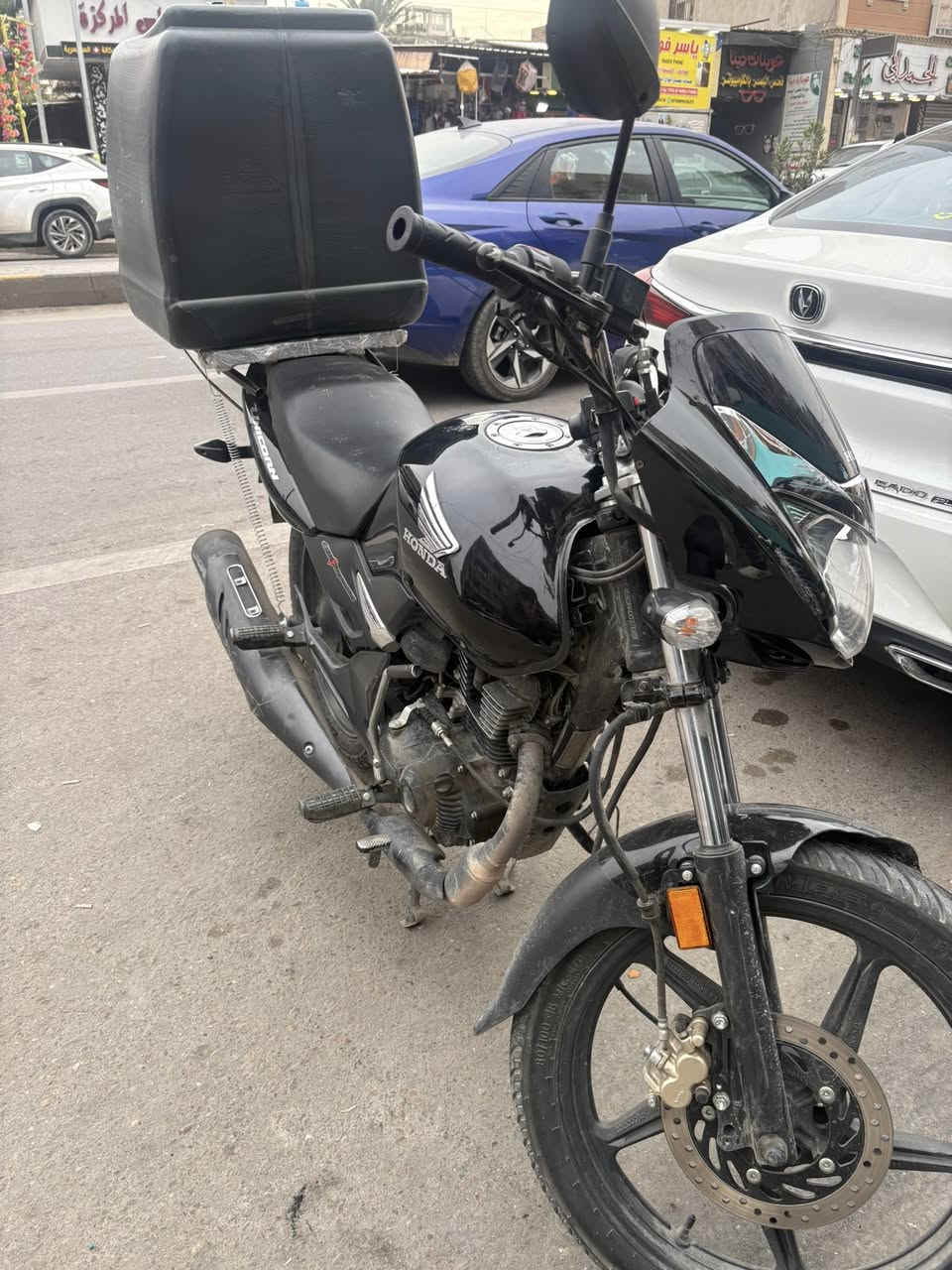 سلام عليكم دراجة هوندا كير ٥ نمر مكينه خير من الله دراجة رقم اربيل ب اسمي تحويل مباشر دراجة ماشيه قليل  بيها حادث بصيط فقط الكصة مكسوره ومصلحة ولجاملغ الأمامي مكسور رايدها ب ٣٨٠٠ وبيها مجال


**إذا كنت صاحب هذا الإعلان وتريد حذفه لأي سبب، رجاءا أرسل رسالة إلى الدعم الفني**