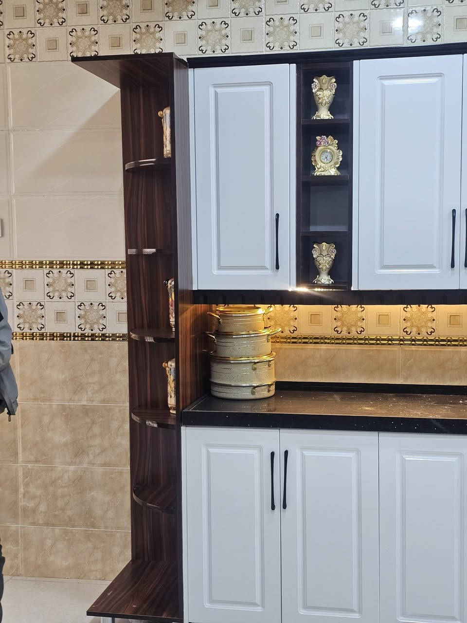 العرض اليوم غير شكل ❤️‍🔥♥🎊
معنا يتغير مفهوم المطبخ ليصبح قلب المنزل♥
عليك اللون وعلينا التصميم 
مطبخ HDF
سعر المتر طولي
 داخل المنيوم 
ابواب HDF #ب450  بس
سعر المتر الالمنيوم 
داخل وخارج  #ب130 بس 
داخل فوم 
مقطع  تركي 
تحشاه خشب 
#نعمل_ايضا
#شبابيك #ابواب #محجر_درج 
بكافة الموديلات والقياسات 
اي استفسار راسل الصفحه
او التواصل عبر  
الواتساب ***********
وللاتصال ***********
#العنوان كوت-البدرية
