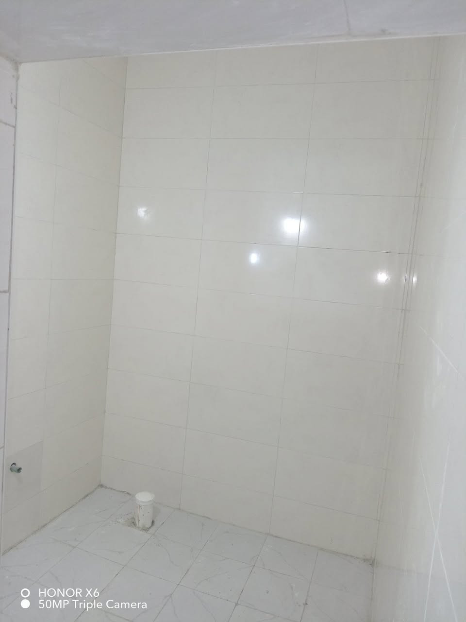سلام عليكم خلفه تطبيك سيراميك جدران شغل كل على الليزر هاذي رقمي *********** *********** وتساب متفرغ حالين
