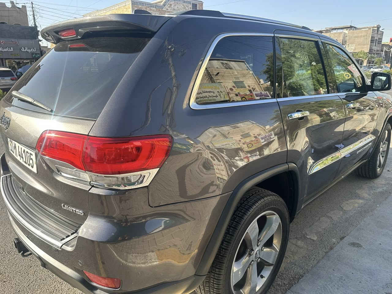 السلام عليكم اخوان
للبيع  فقط 
 
جيب كراند شيروكي -  موديل ٢٠١٦
رقم بغداد  انكليزي الجديد وهزه جديده 

فوول مواصفات وارد امريكي اكلين تايتل  لمتد التقارير والسونار البارحه مسوي مع المنشور كفاله عامه من الصبغ ومن التبديل فقط بارد  السياره جديد لوك 
 

1-‏السياره ماشيه 154 الف كيلو  حقيقي 
2- 4*4 فور ويل شغال 
3- سلايت روف 
4- اوتو بريك ( نظام اطفاء ذاتي بل الازدحام ) 
5- اوتو بريك ( مانع تصادم خلفي )   
6- قياده ذاتيه 
7- تحديد مسار 
8- هوك خلفي +كهرباء سحب عربه 
9- دخول ذكي
10- هيترات بالمري والجامه الخلفيه
11- مرايه متحسسه للضوء الجانبي والخلفي والداخليه 
12- حساس خلفي + لادار. 
13- ماوس اربع وضعيات
14- نظام ( start/stop - ايكو - سبورت ) 
15- كشنات جلد 
16- كشنات كهرباء 
17- كشنات تدفئه  الامامي 
18- كشنات خزن 3 وضعيات
19- كشنات ترحيب 
20- كشنات خلفيه تدفئه 
21- ستيرن تدفئه
22- تحكم ستيرن جهتين  
23- شفتات ستيرن 
24- جنطه كهرباء
25- تشغيل عن بعد 
26- سستم صوت alpain
27 يدات نيكل 
28 نيكل جانبي 
29 مري نيكل 

عليها ادامه كامله من منضومة بانزين ومحرك 
السعر 220 وبيها مجال 

العنوان بغداد. السيديه 
***********
***********
