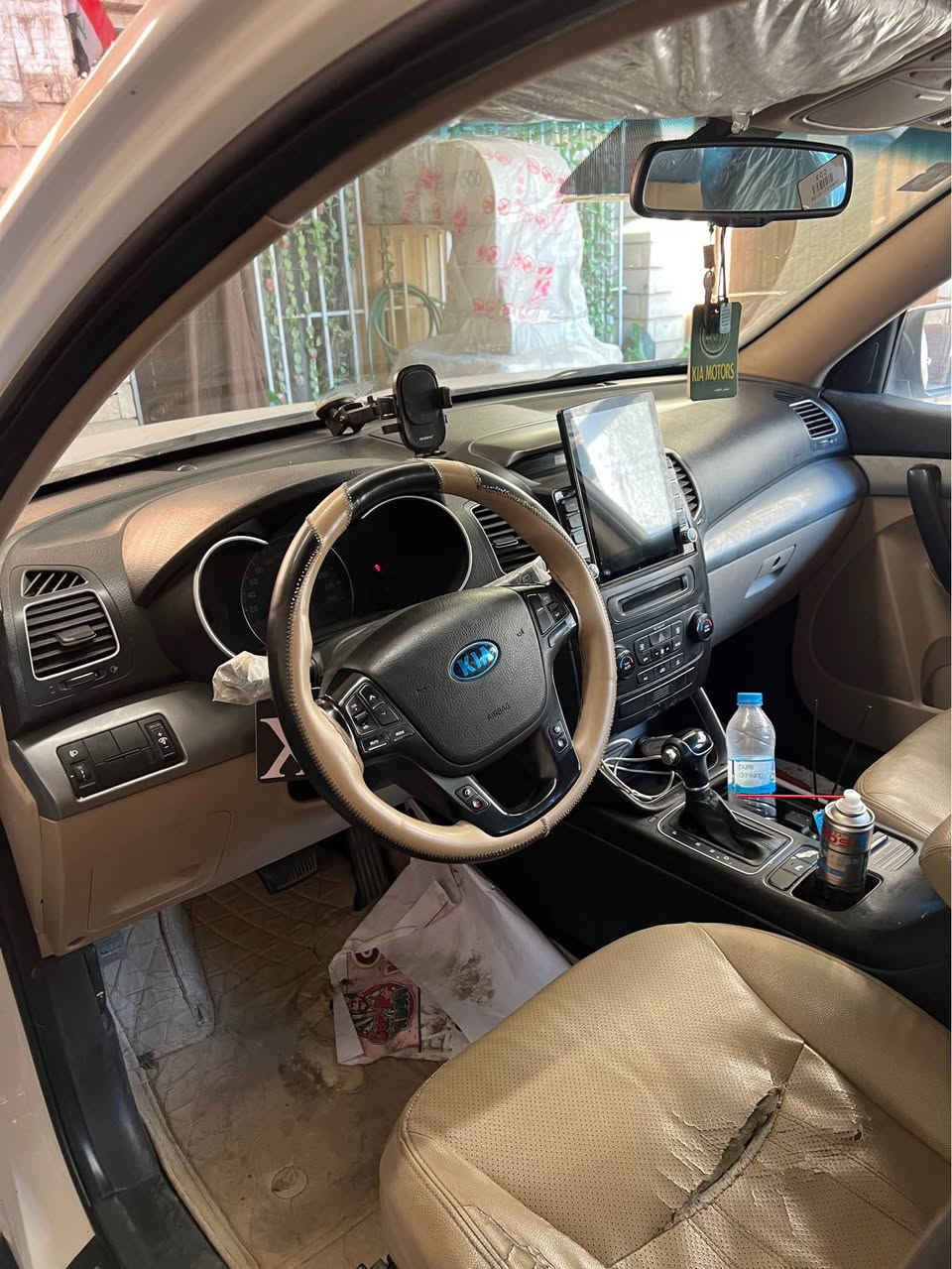 السلام عليكم 
سورنتو موديل 14 
مكفوله فقط تكحيل كرت جاملغ امامي + خلفي 
السيارة فول موصفات ماعدا البنرورما
مكينه + كير + تبريد. خير من الله 
سياره عندي من ٢٠١٥ لحد هسة ع ايدي 
السعر 179  
مكاني بغداد. المشتل 
موبايل *********** بغداد, العراق
