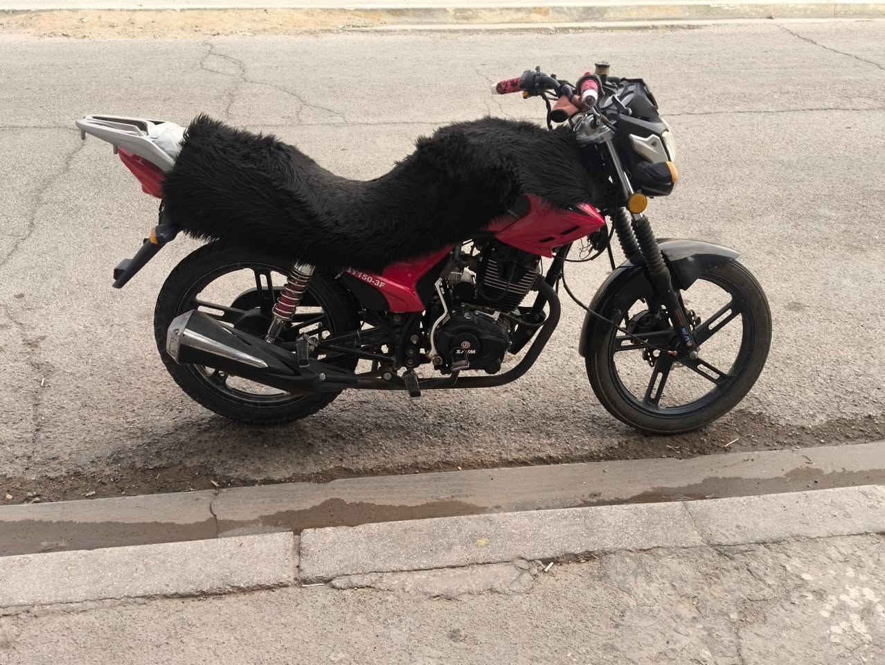 السلام عليكم
دراجه سايم ليڤان للبيع 
دراجه نضيفه ومابيها نقص★ العنوان الانبار  قضاء عنه ★السعر 650 الف
للأستفسار اكثر اتصل على هذا الرقم 
***********
