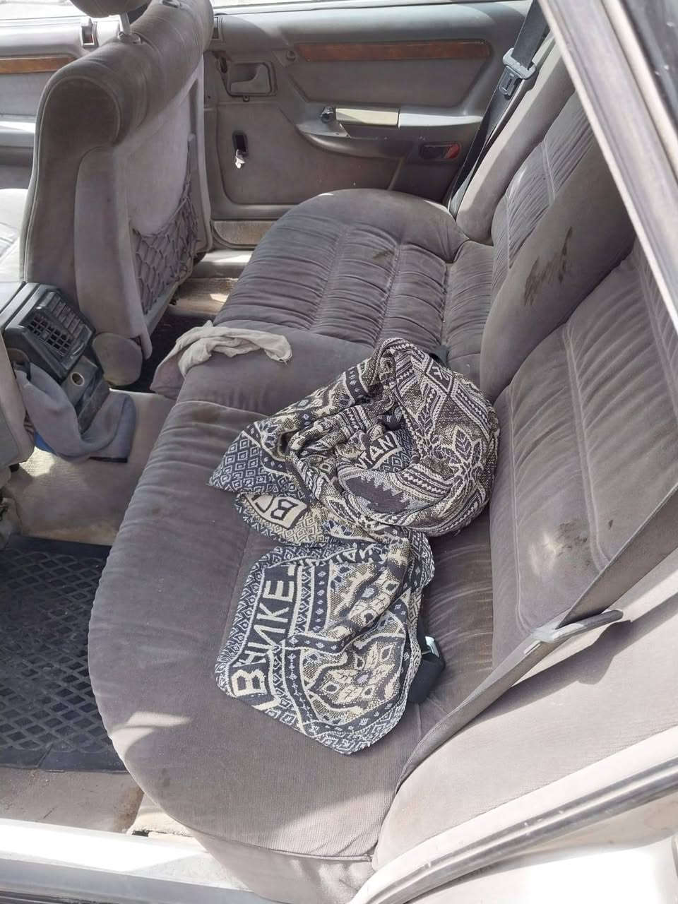 سيناتور 3000 موديل 92 سيارة بلادية بأسمي المالك الشرعي اني سنويتها 27 السعر 40 ورقة وبيها مجال شيء قليل ***********
