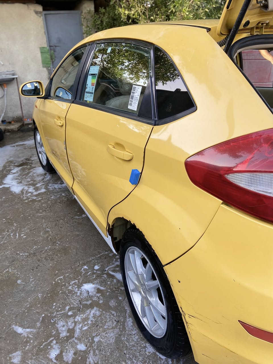 السلام عليكم عندي شيري فلاوين مكفول من الصبغ أو ضربه بس بيه ملاحظة قليله كلش السياره جهاز من إيدك الشارع من مكينه أو كير اوتماتيك كورله تحوير قلفني14ورقه رقم نكليزي مصفره هية أو غرومات سنويه حد 30السياره يعني جهاز ماذب ربع موديل2011  موصفاته حلوه من شاشه يعني جهازه العنوان بغداد 
رقمي :***********
$السعر 29بيه مجال متحصل هيج سعر بس مستعجل على بيعته 👌🏼
