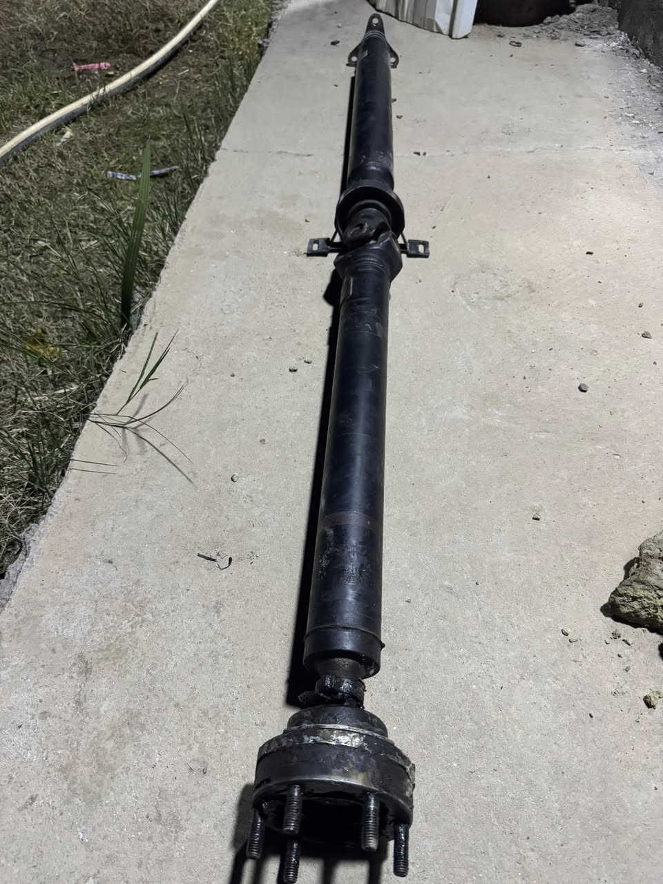 السلام عليكم
كاردن خفاش 744 نضيف كلش لا ضربه ولا عواج بدلت الشيال وما سنترته  وصارت رجه بالسياره اشتريت واحد جديد وشديته وهذا ما اعرف اسنتره قيم بما يرضي الله مكاني حله 
هـ***********
