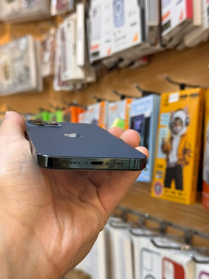 📱 عرض خاص | iPhone 12 Pro
الموديل: iPhone 12 Pro
 المساحة: 128 جيجابايت
 الحالة: مستبدل شاشة فقط (الجهاز بحالة ممتازة)
 السعر: 350,000 دينار
📍 العنوان:
حي الزهور - سنتر دانيال (قرب سيدتي الجميلة)
📞 للتواصل والاستفسار:
***********
